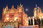 Chhatrapati Shivaji Maharaj Terminus bei Nacht, Mumbai, Maharashtra, Indien.