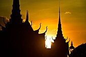 Der Königspalast bei Sonnenuntergang, Phnom Penh, Kambodscha, Südostasien.