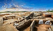 Neolithische Mauerreste von Lehmziegelhäusern im nördlichen Ausgrabungsbereich, 7500 v. Chr. bis 5700 v. Chr., archäologische Stätte Catalyhoyuk, Cumra, Konya, Türkei.