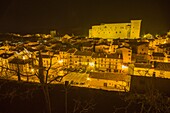 Mora de Rubielos Teruel Aragon Spanien. Nachtaufnahme des mittelalterlichen Dorfes.