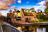 Traditionelle Häuser in Amsterdam Nord, Niederlande, Europa.