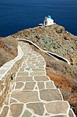 Weg zur Kapelle der sieben Märtyrer in Kastro, Sifnos, Kykladen, griechische Inseln, Griechenland, Europa.
