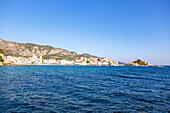 Stadtpanorama von Kokkari im Norden der Insel Samos in Griechenland