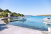 Hafenpromenade in Posidonio im Osten der Insel Samos in Griechenland