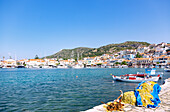 Altstadt und Fischerhafen von Pythagorion auf der Insel Samos in Griechenland