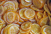 Auslage mit kandierten Orangen, Naschmarkt, Wien, Österreich