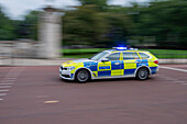 Metropolitan Police car outside Buckingham Palace in emergency state, London, England, United Kingdom, Europe