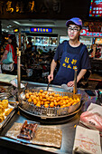 Gebratene Süßkartoffelbällchen, Nachtmarkt, Taipei, Taiwan, Asien