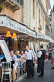Kellner und Cafétische im Freien, Piazza Navona, Rom, Latium, Italien, Europa