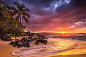 Sonnenuntergang am Meer am Pa'ako Beach (Secret Cove), Maui, Hawaii, Vereinigte Staaten von Amerika, Pazifik