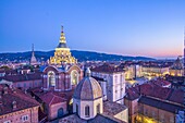 Blick vom Glockenturm der Kathedrale auf die Kuppel der Kapelle des Heiligen Grabtuchs, Turin, Piemont, Italien, Europa