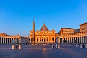 Piazza San Pietro (St. Peter's Square), Vatican City, UNESCO World Heritage Site, Rome, Lazio, Italy, Europe