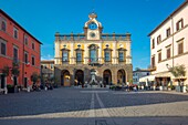 Rathaus und Travertin-Brunnen gemeißelt von Filippo Brigioni im Jahre 1727, Nepi, Viterbo, Latium, Italien, Europa