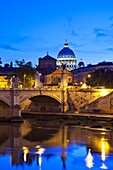 Fluss Tiber und Petersdom, Vatikanstadt, UNESCO-Weltkulturerbe, Rom, Latium, Italien, Europa