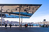 L'Ombriere von Norman Foster, Alter Hafen, Marseille, Provence-Alpes-Cote d'Azur, Frankreich, Mittelmeer, Europa