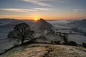 Sonnenaufgang am Chrome Hill im Peak District, Derbyshire, England, Vereinigtes Königreich, Europa
