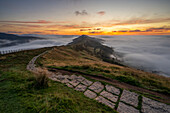 Der Weg von Mam Tor in Richtung The Great Ridge und Losehill, Derbyshire, England, Vereinigtes Königreich, Europa
