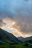 Sonnenuntergang im Bergsteigerdorf Vent, Europäischer Fernwanderweg E5, Alpenüberquerung, Talleitspitze, Vent, Ötztal, Tirol, Österreich