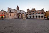 Grosseto Cathedral, Cattedrale di San Lorenzo, to the right the Provincial Palace, Grosseto, Tuscany, Italy