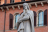 Dante statue, monument to the poet and philosopher Dante Alighieri, Piazza dei Signori, Verona, Veneto, Italy