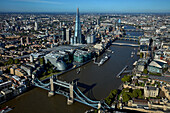 Großbritannien, London, Luftaufnahme des Stadtbildes und der Themse