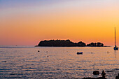 Kroatien, Istrien, Rovinj, Meer bei Sonnenuntergang