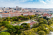 Portugal, Lissabon, erhöhte Ansicht von Mehrfamilienhäusern