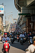 Starker Verkehr auf Stadtbrücke, Taiwan