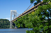George Washington Bridge, Hudson River, Blick von New York City, New York nach Fort Lee, New Jersey, USA