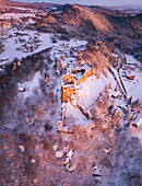 Polen, Karpatenvorland, Odrzykon, Luftaufnahme der Burgruine Kamieniec im Winter