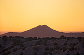 Spätes Abendlicht über den Cerrillos, vom Galisteo Basin Preserve, Lamy, NM, Usa