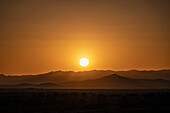 Usa, New Mexico, Santa Fe, El Dorado, Sun setting over desert landscape