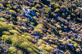 Australia, New South Wales, Rocks and grass in mountains in Kosciuszko National Park