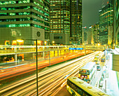 China, Hong Kong, Nachtverkehr in der Stadt