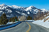 USA, Idaho, Sun Valley, Highway 75, Landschaftlicher Highway 75 in den Sawtooth Mountains