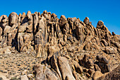 USA, California, Lone Pine, Alabama Hills rock formations in Sierra Nevada Mountains