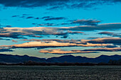USA, Idaho, Bellevue, Sunset Wolken über Feld und Berge
