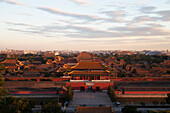 China, Peking, Architektur der Verbotenen Stadt bei Sonnenuntergang