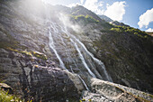 Russland, Karatschai-Tscherkessien, Arkhyz, Sofiyskiye Wodopady-Wasserfall im Kaukasusgebirge