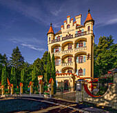 Villa Ritter im Morgenlicht, Westend von Karlsbad, Karlovy Vary, Tschechische Republik