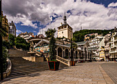 Marktkolonnade und Pavillon der unteren Schlossquelle am Schlossberg, Karlsbad, Karlovy Vary, Tschechische Republik