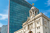 Blick auf Victoria Palace Theatre und Nova Building, Victoria, London, England, Vereinigtes Königreich, Europa