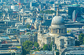 Luftaufnahme der St. Paul's Cathedral und benachbarter Gebäude, London, England, Vereinigtes Königreich, Europa