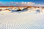 Weißer Sand von Wüstendünen geformt durch Wind, El Cotillo, La Oliva, Fuerteventura, Kanarische Inseln, Spanien, Atlantik, Europa