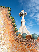 Dach des Casa Battlo, entworfen von Antoni Gaudi, UNESCO-Weltkulturerbe, Barcelona, Katalonien, Spanien, Europa