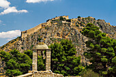 Die Zitadelle Palamidi Festung aus dem 18. Jahrhundert mit Bastion auf dem Hügel, Nafplion, Peloponnes, Griechenland, Europa