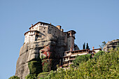 Kloster Roussanou auf einem steilen Felsen in Meteora, UNESCO-Weltkulturerbe, Thessalien, Griechenland, Europa