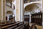 Chor mit Chorgestühl, Stuckaturen und Blick auf die Orgel der Basilika St. Lorenz in Kempten im Allgäu in Bayern in Deutschland
