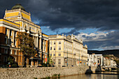 Ufer des Flusses Miljacka, Sarajevo, Bosnien und Herzegowina, Europa