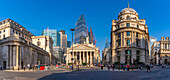 Blick auf die Bank of England und Royal Exchange mit der City of London im Hintergrund, London, England, Vereinigtes Königreich, Europa